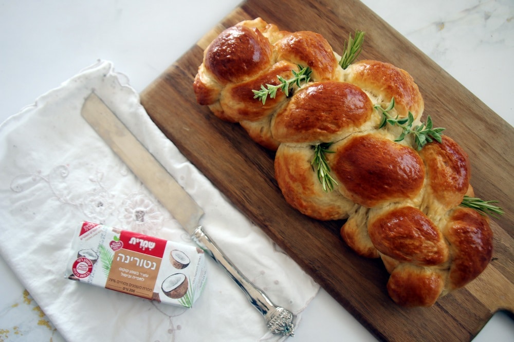 חלה לשבת מארבע רצועות פרווה