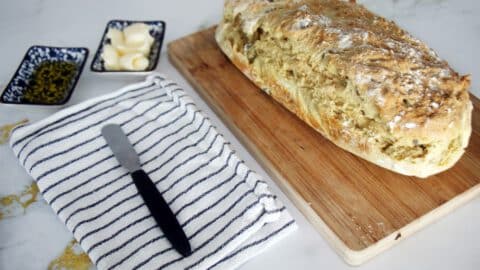 לחם סודה אירי עם זיתים