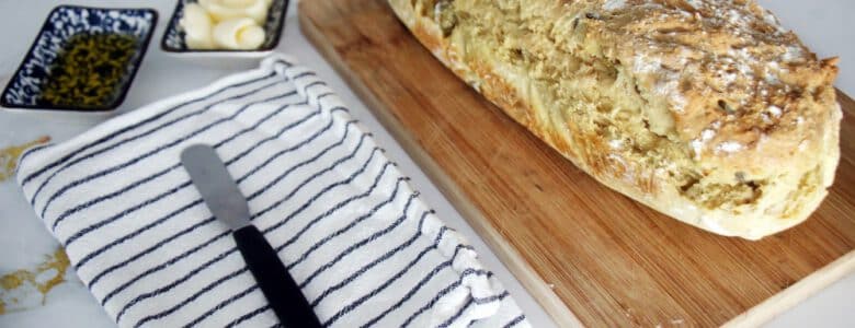 לחם סודה אירי עם זיתים