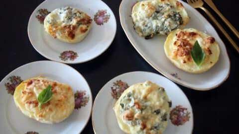 תפוחי אדמה ממולאים גבינות ומנגולד