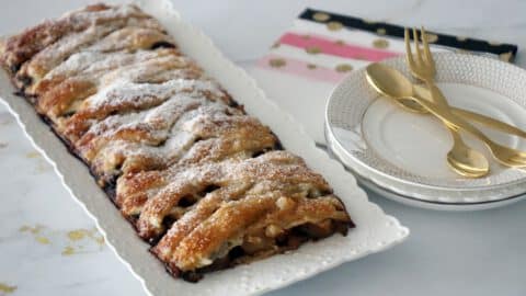 שטרודל תפוחים ופרג מבצק עלים