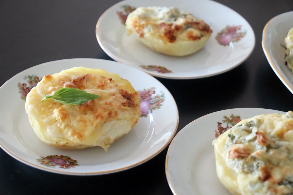 תפוחי אדמה ממולאים גבינות ומנגולד