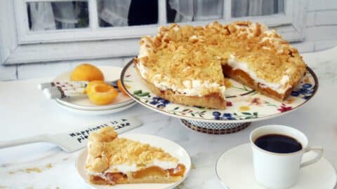 פאי משמשים עם שטרויזל פרווה