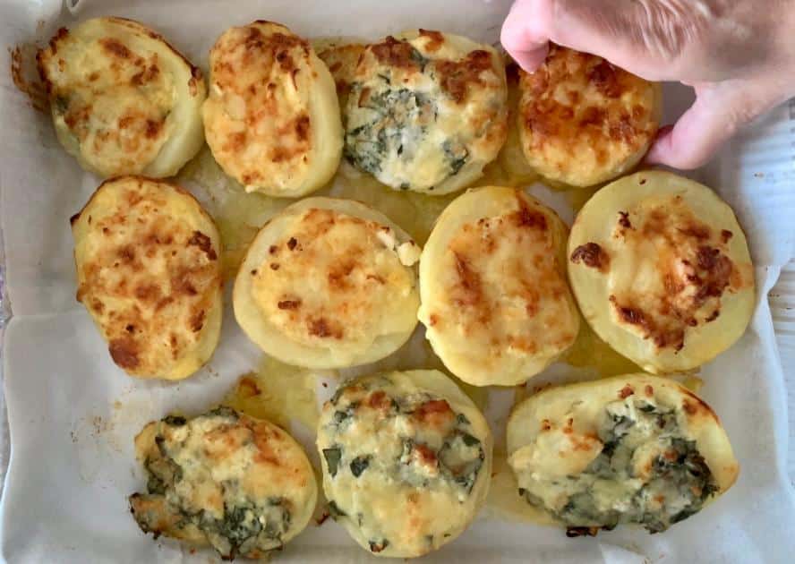 תפוחי אדמה ממולאים גבינות ומנגולד