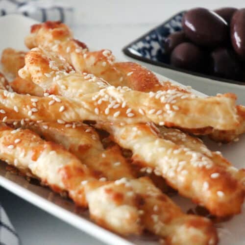 מקלות בצק עלים עם גבינות