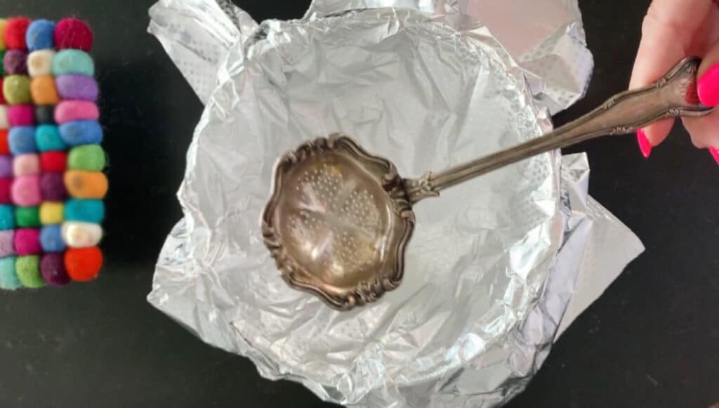 איך מנקים כלי כסף במהירות