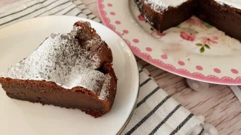 עוגת שוקולד מ-2 מצרכים בלבד