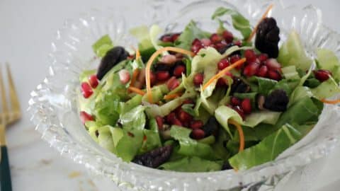 סלט חסה עם פקאן ורימונים