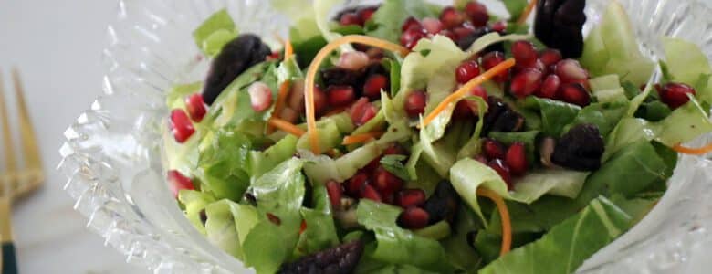 סלט חסה עם פקאן ורימונים