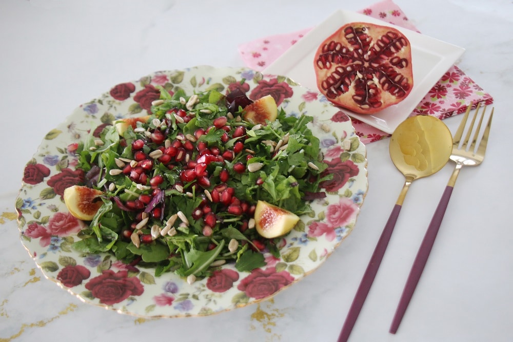 סלט ירוקים עם רימונים לסוכות