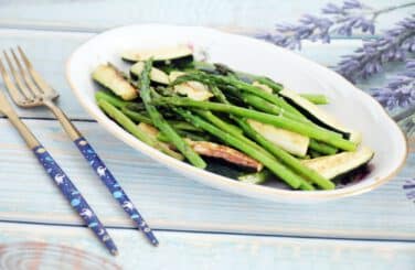 מתכון לסלט אספרגוס וזוקיני חם