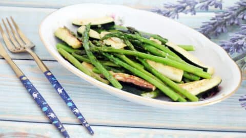 מתכון לסלט אספרגוס וזוקיני חם