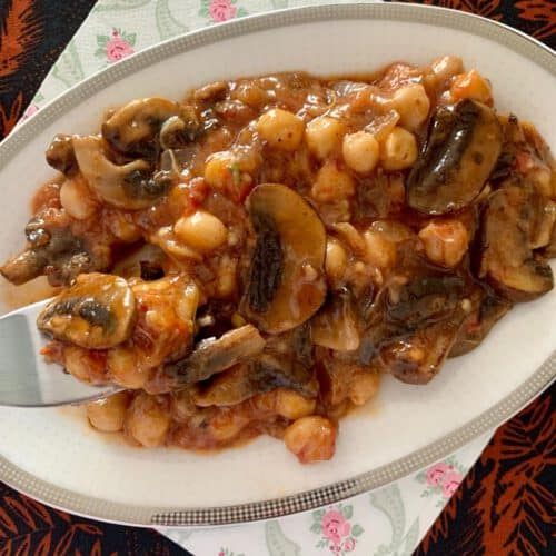 סלט חצילים חומוס ופטריות