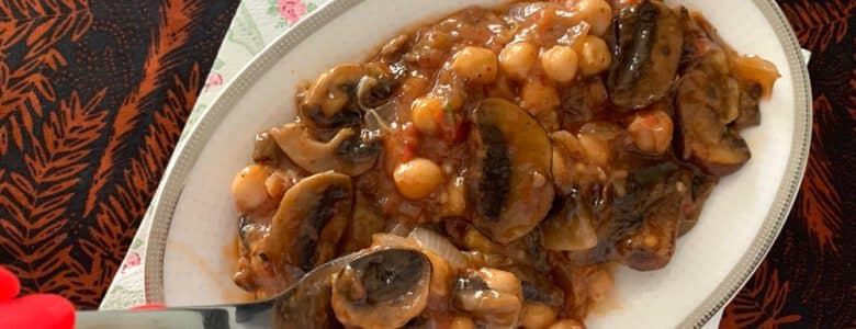 סלט חצילים חומוס ופטריות