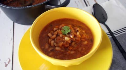 מרק לוביה יבשה עם ירקות