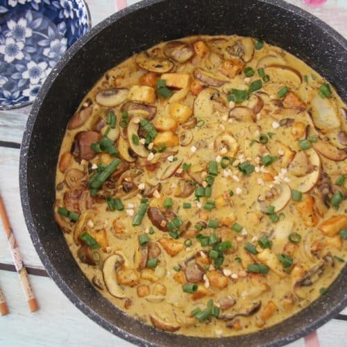 טופו עם קרם קוקוס ופטריות