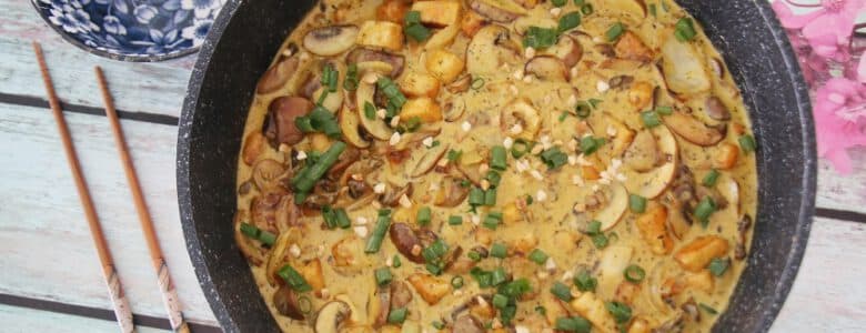 טופו עם קרם קוקוס ופטריות