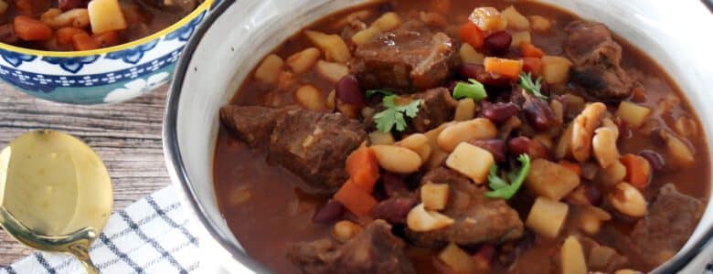 מרק בשר עם שעועית וירקות עשיר וסמיך