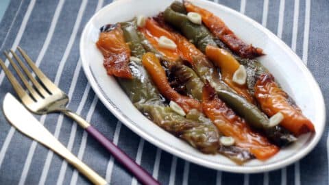 סלט פלפלים קלויים בתחמיץ בעשר דקות