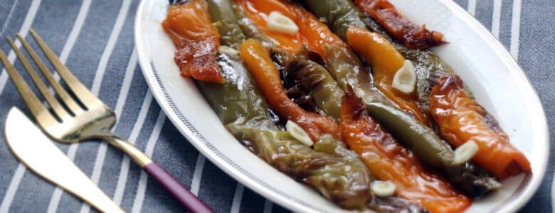 סלט פלפלים קלויים בתחמיץ בעשר דקות