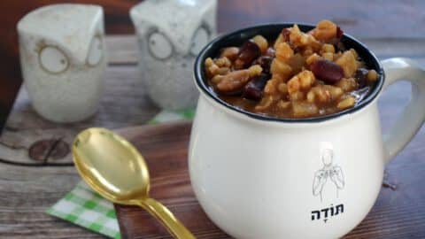 מרק חורפי שעועית תפוחי אדמה וגריסים