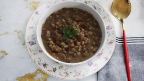 מרק עדשים וגריסים סמיך וחורפי