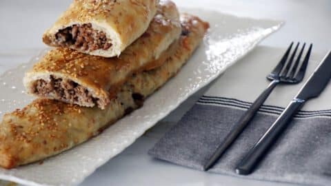 רולדת בשר וחצילים עם בצק עלים