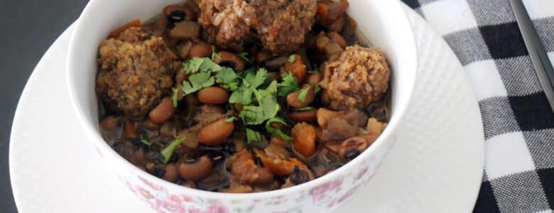 מרק לוביה עם קציצות בשר