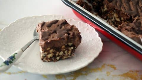 עוגת ביסקוויטים עם קרם שוקולד