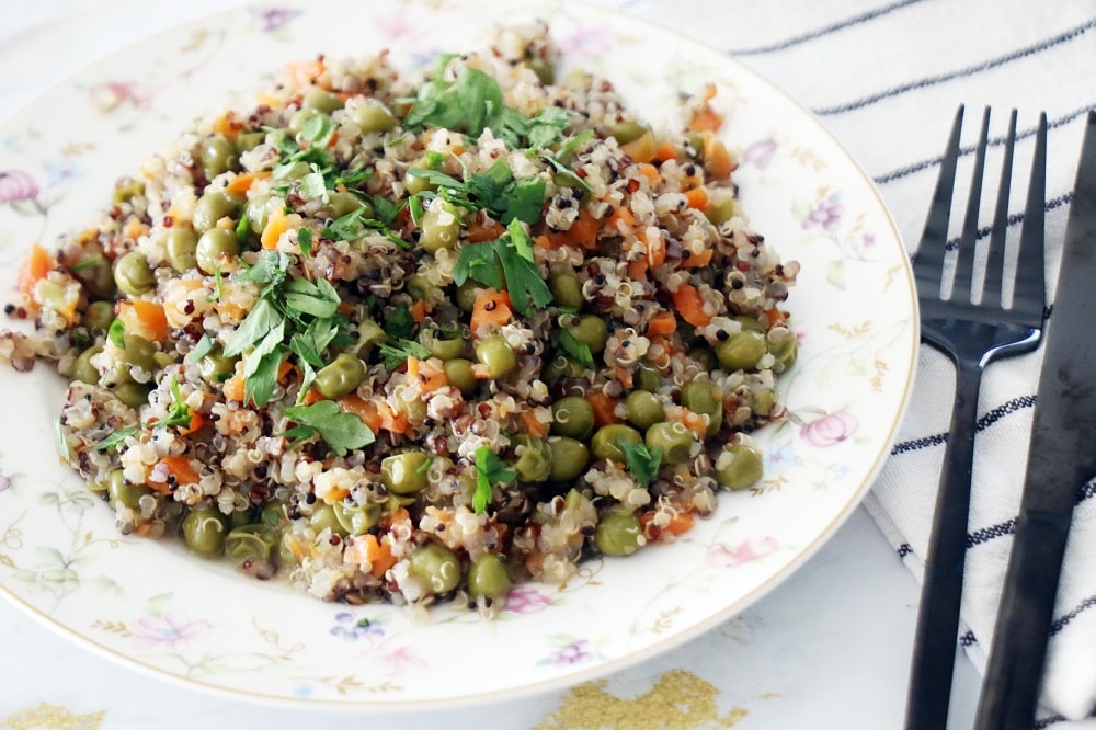 תבשיל קינואה עם ירקות ללא גלוטן