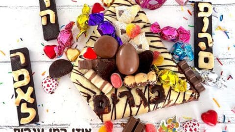 אוזן המן ענקית עם ממתקים