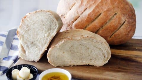 לחם לבן בייתי מ 4 מרכיבים בלבד