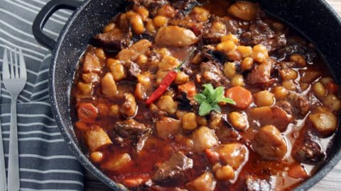 תבשיל חגיגי של צלי בקר עם ניוקי