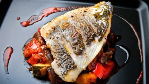 פילה דניס עם מרווה ועגבניות