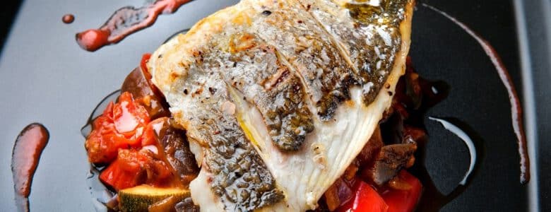 פילה דניס עם מרווה ועגבניות