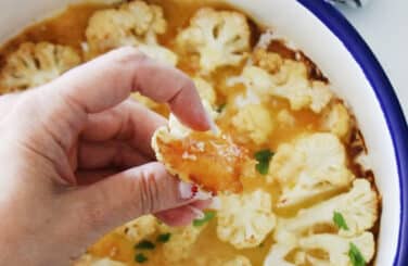 פרוסות כרובית בתנור עם פרמז'ן