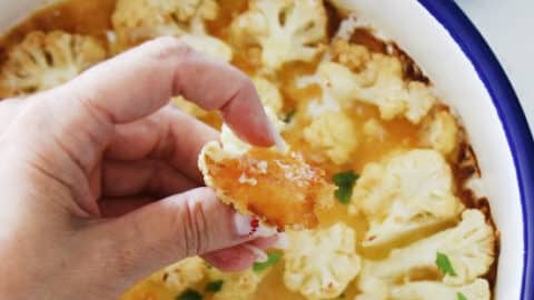 פרוסות כרובית בתנור עם פרמז'ן