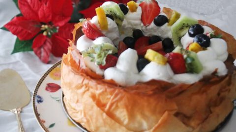 סופלה גבינה בעלי פילו עם פירות