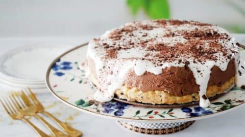 עוגת מוס שוקולד ותחתית שוקולד צ'יפס