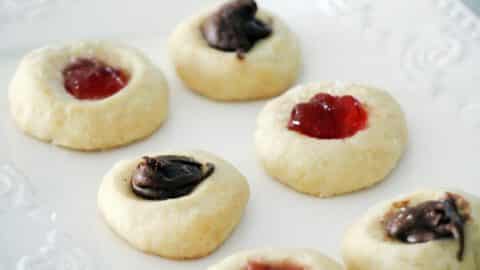 עוגיות טביעות אצבע ממולאות בשוקולד וריבה