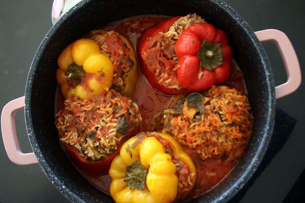 פלפל ממולא צמחוני בתנור פלפל ממולא צמחוני בתנור