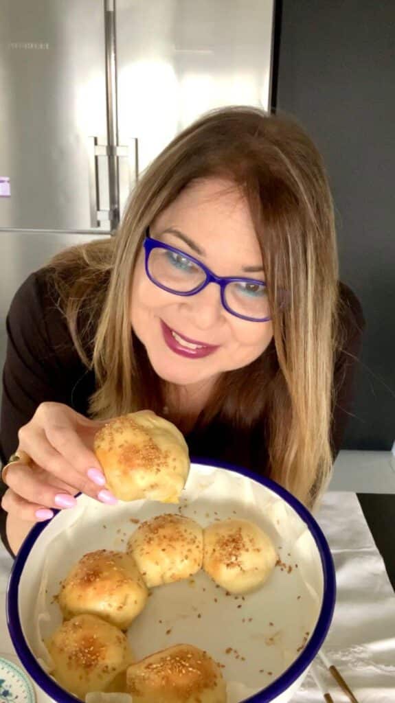 כתר לחמניות ממולאות במוצרלה