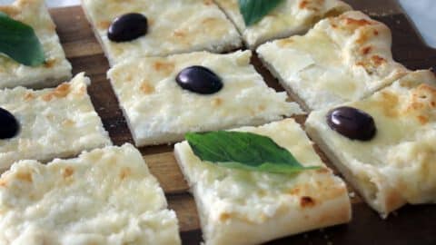 מתכון לפיצה צ'יזי קראסט לבנה