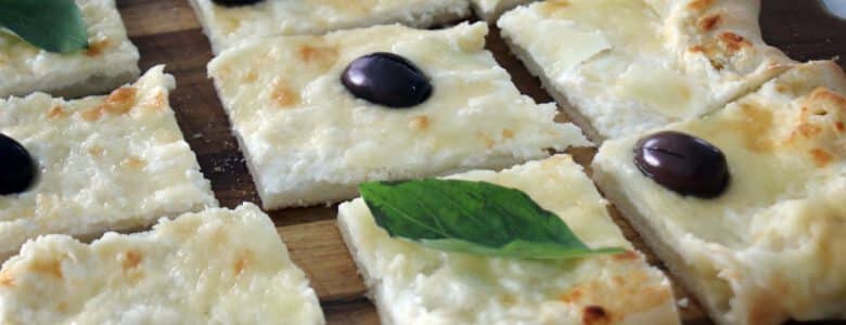 מתכון לפיצה צ'יזי קראסט לבנה