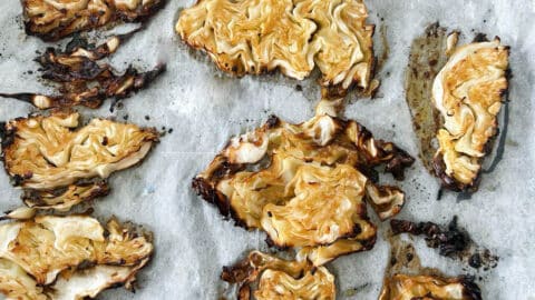 פרוסות כרוב אפוי בתנור עם סויה ודבש