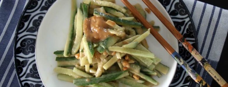 סלט מלפפונים ברוטב חמאת בוטנים