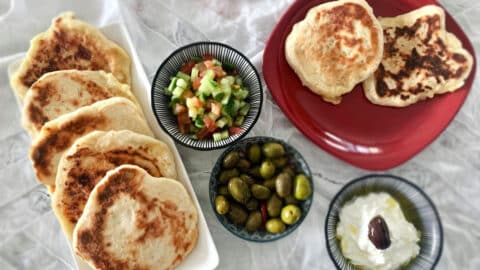 פיתות גבינה על מחבת בעשר דקות