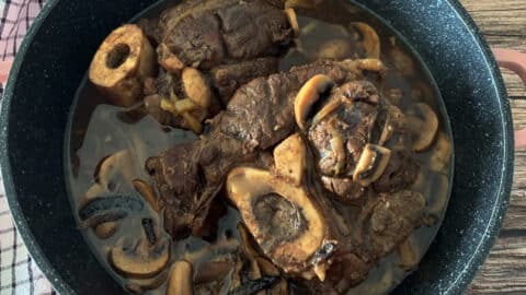 תבשיל אוסובוקו עם פטריות ביין