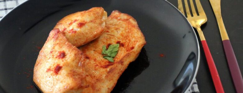 חזה עוף אדום אש על מחבת