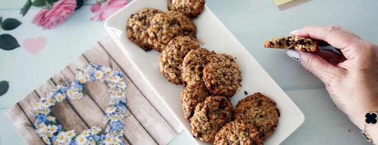 עוגיות גרנולה ושוקולד צ'יפס פרווה